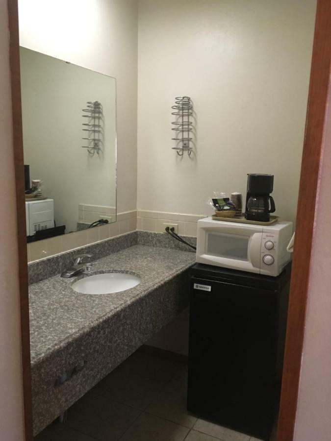 Budget Inn Lafonda Motel Liberal Bagian luar foto